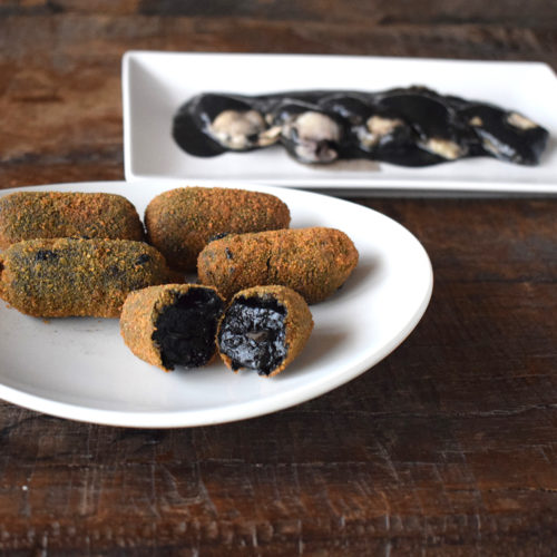 Croqueta de chipirón en su tinta
